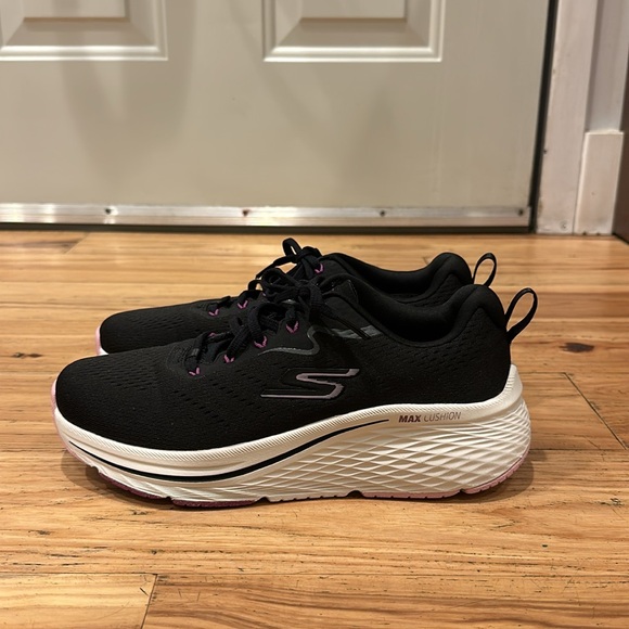 SKETCHERS Go Run shoes (NWOT) - Picture 3 of 5